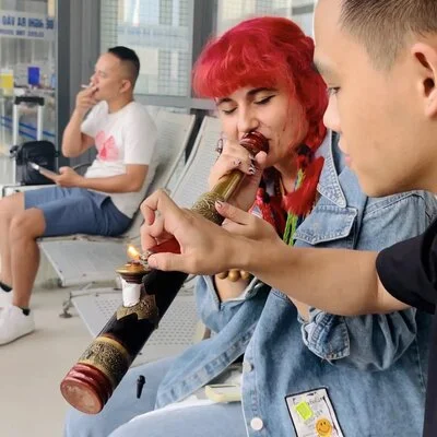 Khách hàng trải nghiệm Thuốc Lào Tiên Lãng